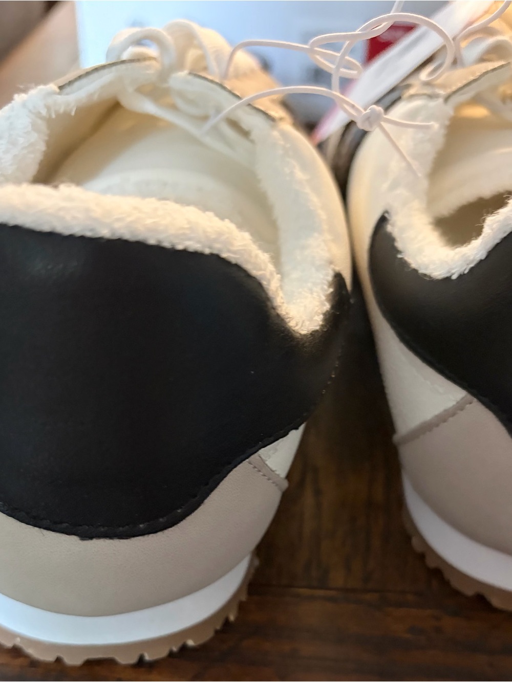 Dolce Vita Women’s Revie White and Black Retro Runner Sneakers - Picture 5 of 7